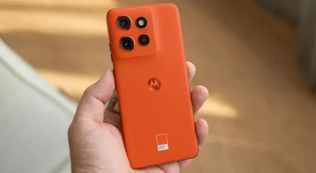 Con una pantalla pequeña, este Motorola cuenta con una soberbia carga rápida que ya quisieron todos los iPhone. Con una pantalla pequeña, este Motorola cuenta con una soberbia carga rápida que ya quisieron todos los iPhone.