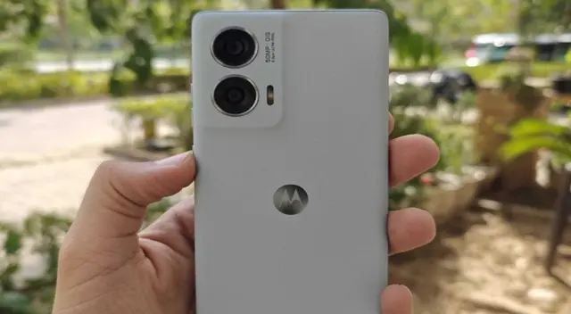 Motorola lo hizo de nuevo y nos trae un terminal gama media, verdaderamente, sorprendente en apartados claves como la pantalla, rendimiento y batería. Motorola lo hizo de nuevo y nos trae un terminal gama media, verdaderamente, sorprendente en apartados claves como la pantalla, rendimiento y batería.