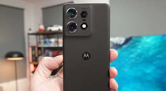 El teléfono de la gama media de Motorola que es superior al iPhone en el 2025.