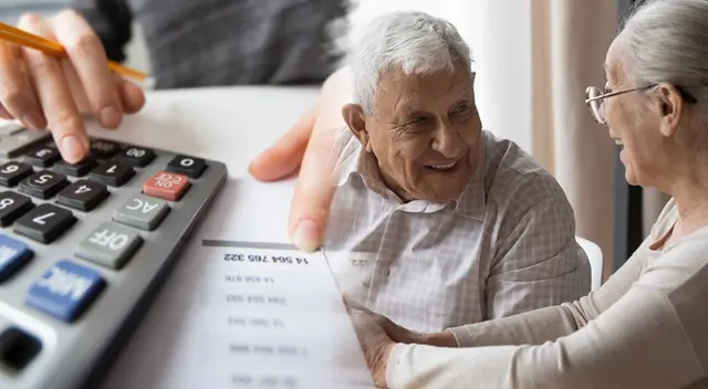 Adultos mayores de 60 años tienen beneficio en el Perú Adultos mayores de 60 años tienen beneficio en el Perú