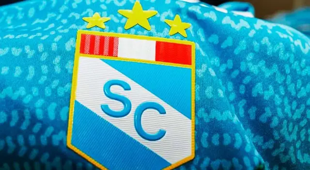 Presentan a ex Sporting Cristal en histórico club peruano por todo lo alto