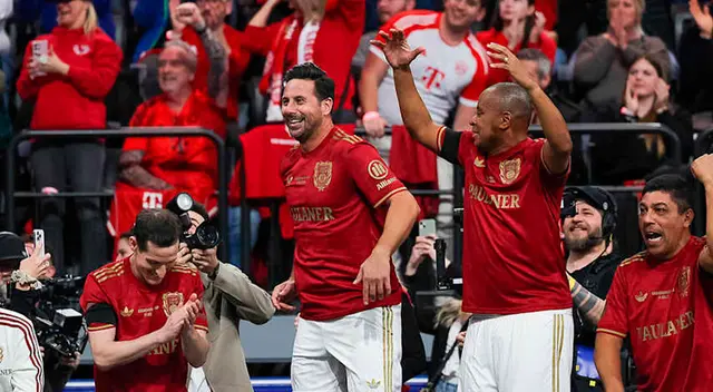 Claudio Pizarro fue parte del equipo de leyendas del Bayern Munich