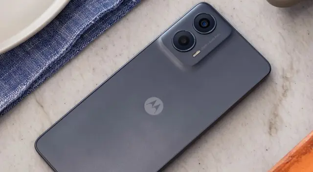 Si buscas un terminal todoterreno, pero sin gastar mucho dinero, entonces este Motorola será tu primera opción.