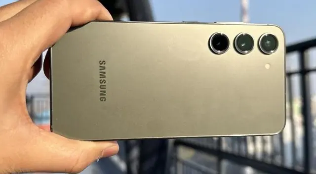 Su pantalla puede engañarte a primera vista, pero se trata de uno de los teléfonos más poderosos que existen. Su pantalla puede engañarte a primera vista, pero se trata de uno de los teléfonos más poderosos que existen.