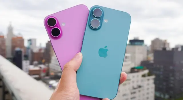 Compra este celular si quieres un smartphone con una pantalla potente en un tamaño pequeño.