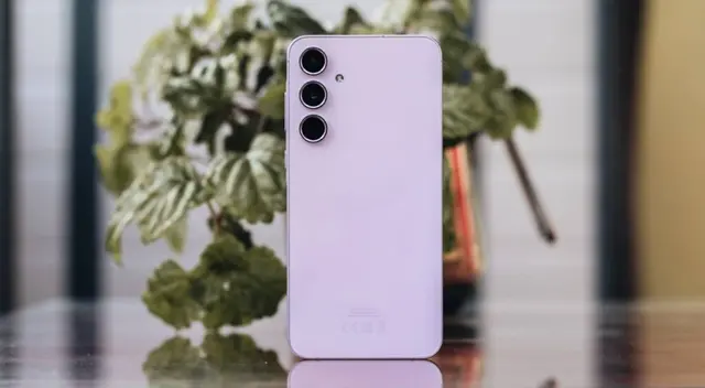 Conoce las características del  Galaxy A55 5G de Samsung, el gama media más potente y barato de este 2025.