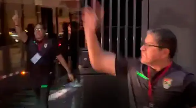El DT de Bolivia arremetió contra los efectivos policiales a poco del partido ante Perú. El DT de Bolivia arremetió contra los efectivos policiales a poco del partido ante Perú.