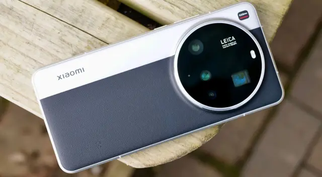 Este celular de Xiaomi salió en 2025 y a favor tiene su notable apartado de cámaras y batería.