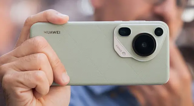 Este es el Huawei Pura 70 Ultra, el smartphone chino con el mejor sistema de cámaras, supera al Galaxy S25 Ultra y iPhone 16 Pro Max.