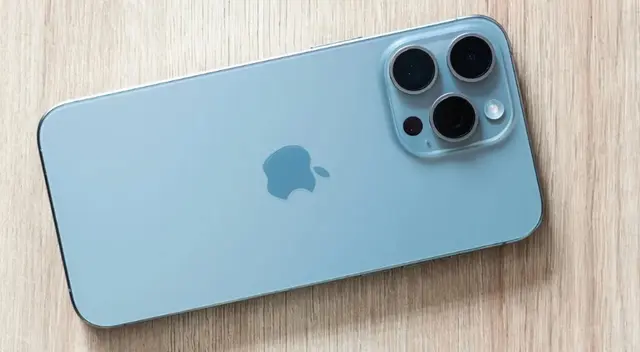Si quieres un gama alta potente, pero que no sea grande, entonces este iPhone está esperando por ti.
