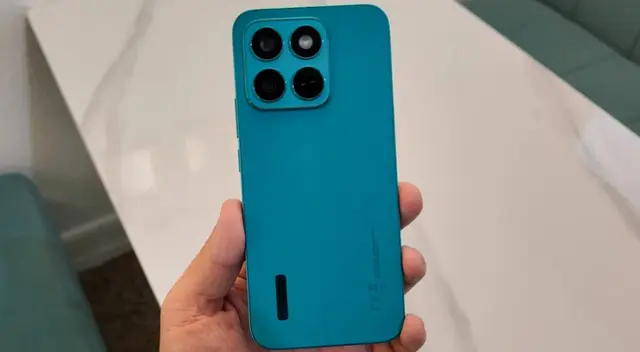 Honor nos sorprende con un gama media parecido en diseño a otros modelos, pero con prestaciones poderosas. Honor nos sorprende con un gama media parecido en diseño a otros modelos, pero con prestaciones poderosas.