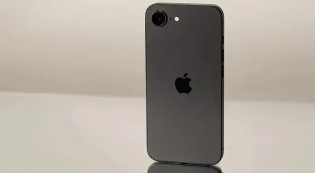 Este celular es uno de los más baratos que lanzó iPhone en toda su historia. Este celular es uno de los más baratos que lanzó iPhone en toda su historia.