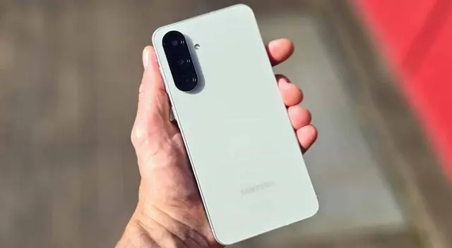 El Galaxy A56 5G de Samsung se ha convertido en una de las mejores propuestas en la gama media y su precio no es tan elevado.