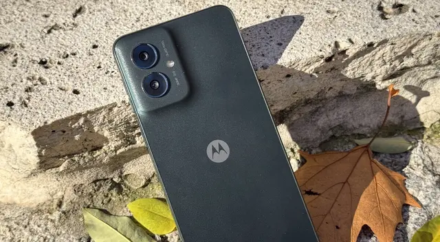 Guía completa con todos los pasos para formatear un celular Motorola.