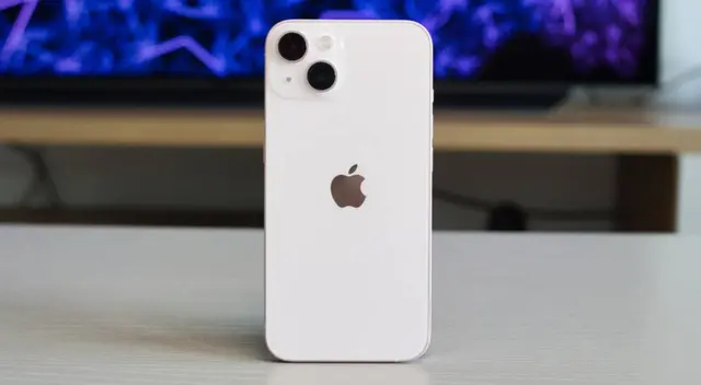 Este es el iPhone 13, el gama alta de 2021 que supera en todo al Galaxy A55 de Samsung.