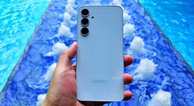 Este celular Samsung vence fácilmente a Motorola por todo su potencial.