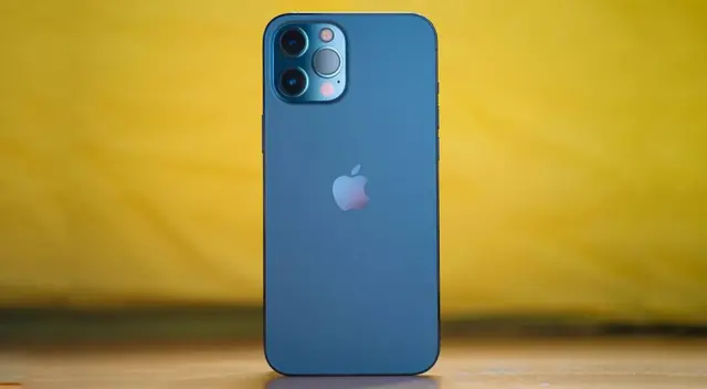 Este es el iPhone 12 PRO MAX, el gama alta más potente y barato de Apple, el cual fue lanzado en 2020 y supera en todo a Samsung.