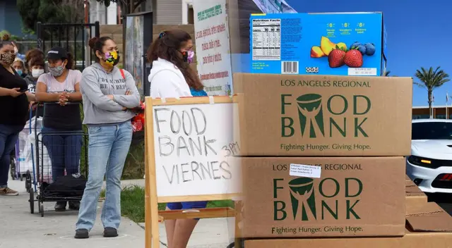 Los recortes federales de Trump impactan a los bancos de alimentos nacionales.