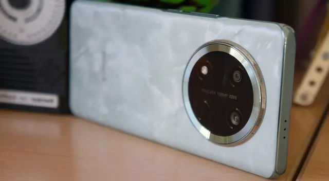 Este celular vio la luz a inicios de 2025 y se ha convertido en el favorito de miles por su diseño, cámaras y batería.