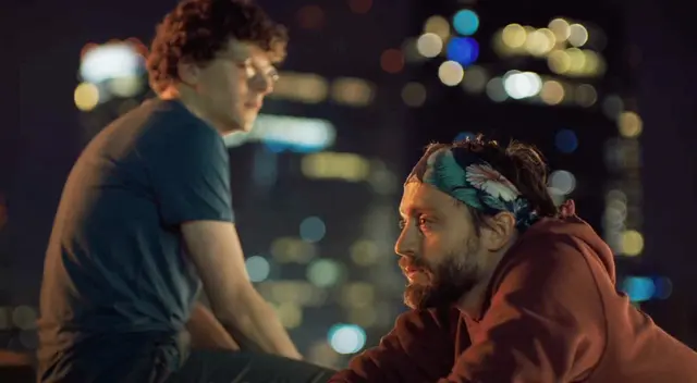Película protagonizada por Kieran Culkin y Jesse Eisenberg se estrena online.