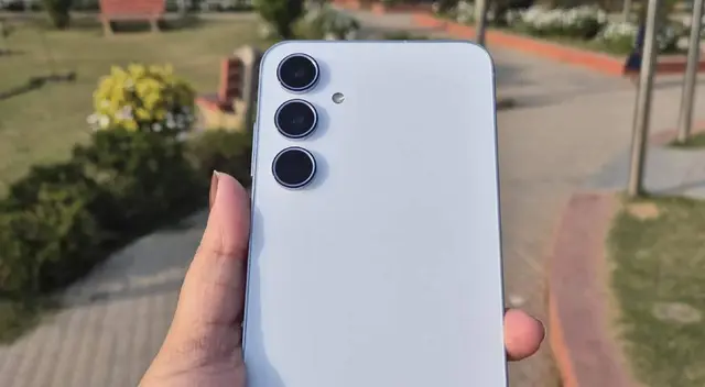 El Galaxy A55 5G de Samsung es uno de los smartphones de gama media más potentes y baratos.