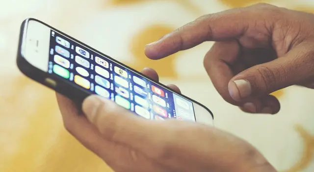 Usa un teléfono desechable si viajas de Canadá a Estados Unidos.