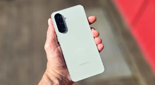 Este Samsung tiene tanto potencial como un celular de gama alta. Este Samsung tiene tanto potencial como un celular de gama alta.