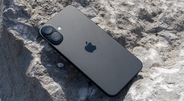 El iPhone 17 tendrá grandes cambios en su pantalla y carga rápida, según Apple.
