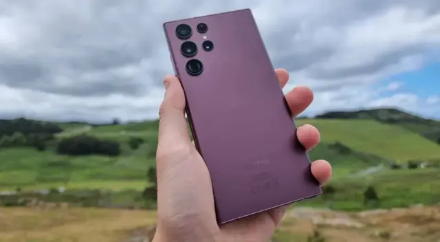 Conoce la ficha técnica del Samsung Galaxy S22 Ultra 5G, el gama alta más potente del 2022 que sigue vigente y es la mejor compra de este 2025. Conoce la ficha técnica del Samsung Galaxy S22 Ultra 5G, el gama alta más potente del 2022 que sigue vigente y es la mejor compra de este 2025.