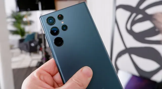 El Samsung de modelo Ultra, pero que tiene precio bajo. El Samsung de modelo Ultra, pero que tiene precio bajo.