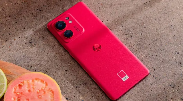 El Motorola Edge 40 5G es uno de los mejores teléfonos que existen hoy en día y lo mejor es que su precio ha bajado demasiado.