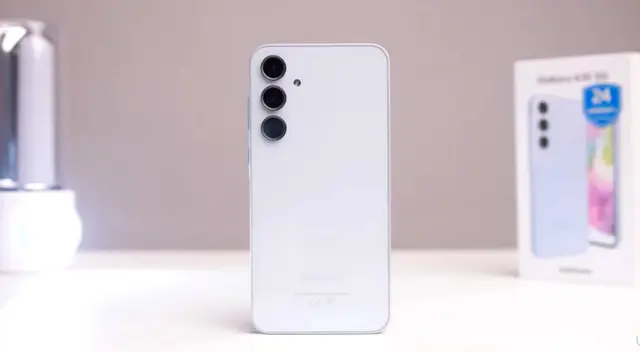 El Galaxy A35 5G es uno de los teléfonos de gama media más potentes y baratos del 2025.