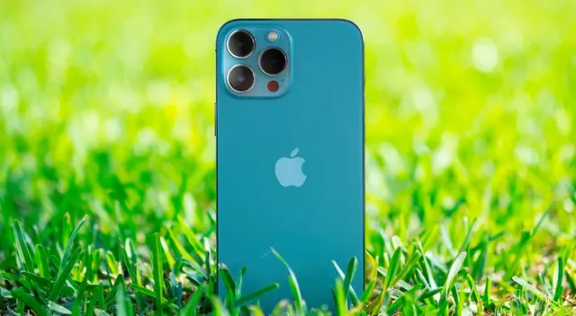 Pese a que este iPhone fue lanzado en 2021 es uno de los mejores gama alta de Apple y cuesta más barato que un Motorola