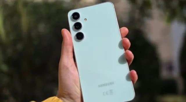 Este celular te dará una gran experiencia, además que podrás experimentar todas las ventajas que te da Samsung.