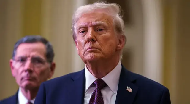 200 exfuncionarios advirtieron mediante una carta expresando "abuso de poder" por parte del presidente. 200 exfuncionarios advirtieron mediante una carta expresando "abuso de poder" por parte del presidente.