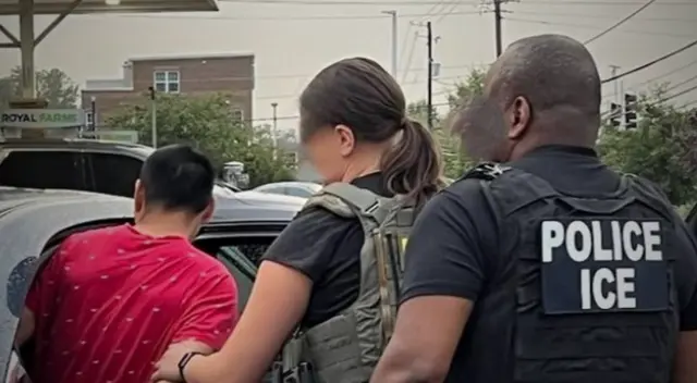 Tener claro cuáles son tus derechos frente a una detención por parte de ICE es clave. Tener claro cuáles son tus derechos frente a una detención por parte de ICE es clave.