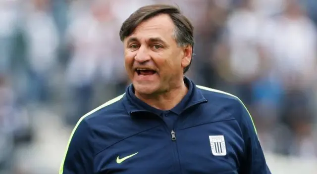 Carlos Bustos fue presentado como flamante DT de inédito equipo
