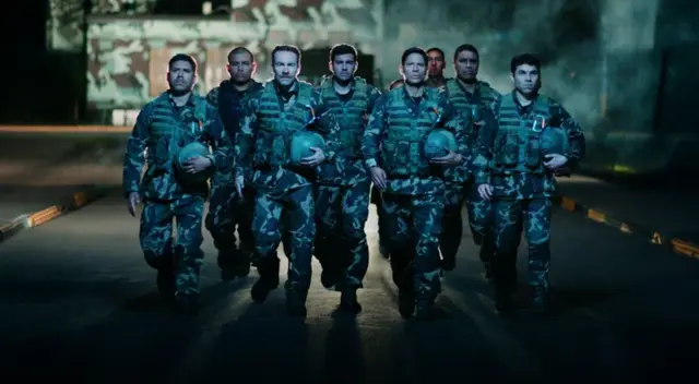 La película se centra en el grupo de militares que realizó el rescate de rehenes en la embajada del Japón en Perú. La película se centra en el grupo de militares que realizó el rescate de rehenes en la embajada del Japón en Perú.