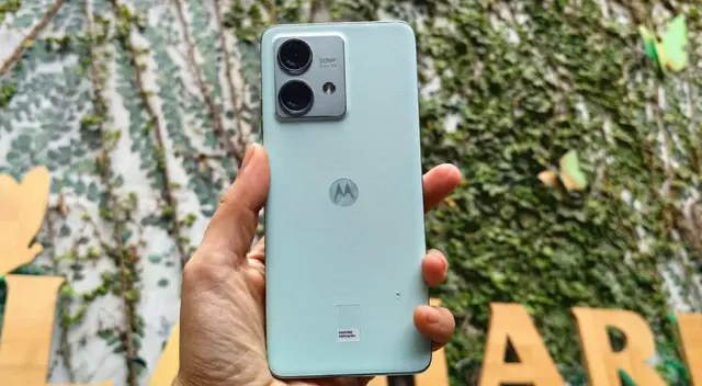 Este Motorola cuenta con cámara decentes y es resistente al agua. Este Motorola cuenta con cámara decentes y es resistente al agua.