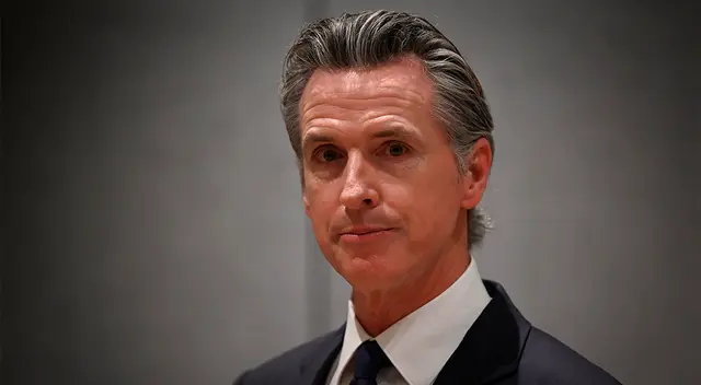 La celebración del crecimiento demográfico por parte de Newsom se ha visto empañada por críticas en línea. La celebración del crecimiento demográfico por parte de Newsom se ha visto empañada por críticas en línea.
