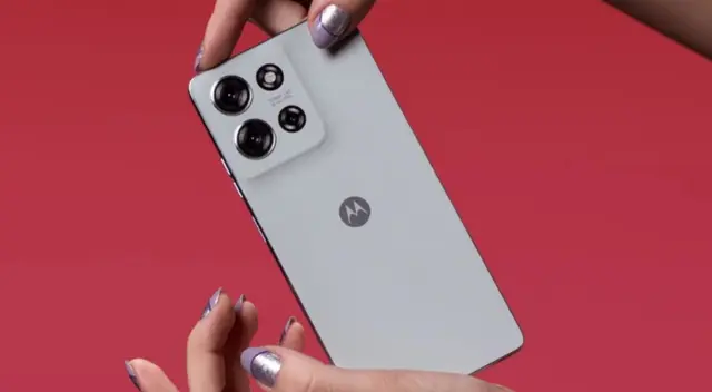 Motorola lanzó en 2025 este celular resisten al agua con IP68 y certificación militar.