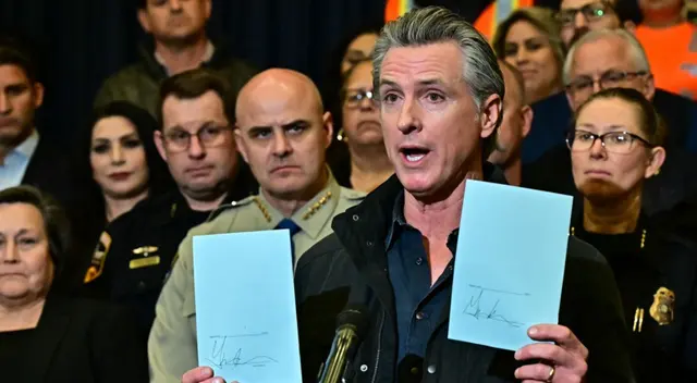 Gavin Newsom y sus 12 leyes que endurecen las penas por robos y establecen procesos judiciales más estrictos para arrestos en comercios. Gavin Newsom y sus 12 leyes que endurecen las penas por robos y establecen procesos judiciales más estrictos para arrestos en comercios.