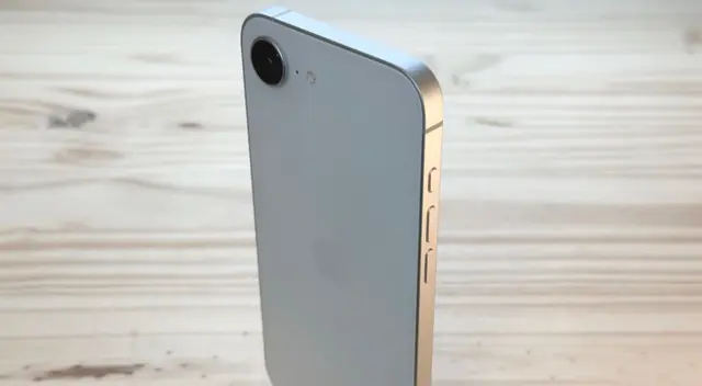 Este iPhone ha estado rodeado de polémica desde el día 1 de su lanzamiento. Este iPhone ha estado rodeado de polémica desde el día 1 de su lanzamiento.