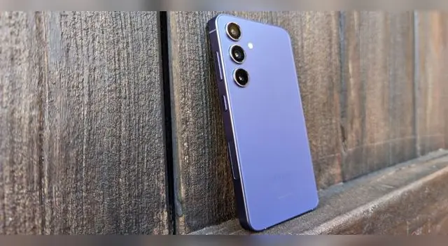 Este Samsung de gama alta tiene pequeñas dimensiones, pero mucha potencia y rendimiento. Este Samsung de gama alta tiene pequeñas dimensiones, pero mucha potencia y rendimiento.