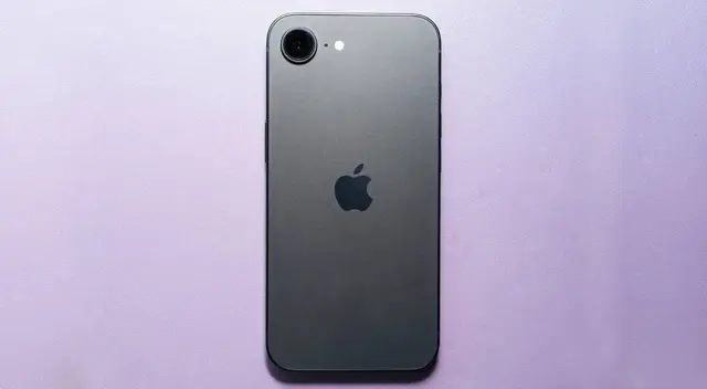 El iPhone 16e es  uno de los gama alta más baratos de Apple y tiene especificaciones resaltantes.
