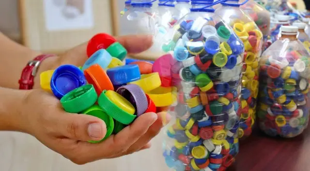 Tapita de plástico: para qué sirven y cómo clasificarlas