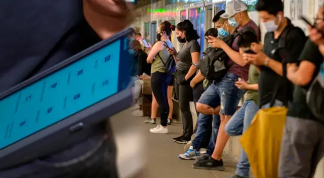 Los inmigrantes podrían ser deportados al instante si encuentran estos contenidos en su celular.