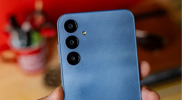 Este teléfono de Samsung tiene un precio bajo y se lanzó hace meses.
