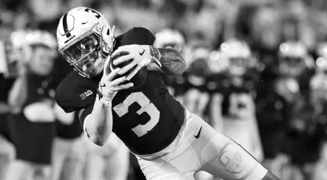 Julian Fleming posee el récord estatal de yardas recibidas en Pennsylvania.