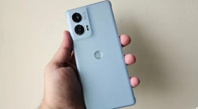 Celular de Motorola de gama media tiene potente cámara.